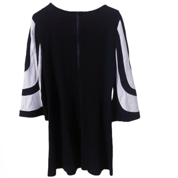 Cache Vintage Zip Closure Fit Black Dress With Wide Bell Black & White Sleeves. - Picture 3 of 7